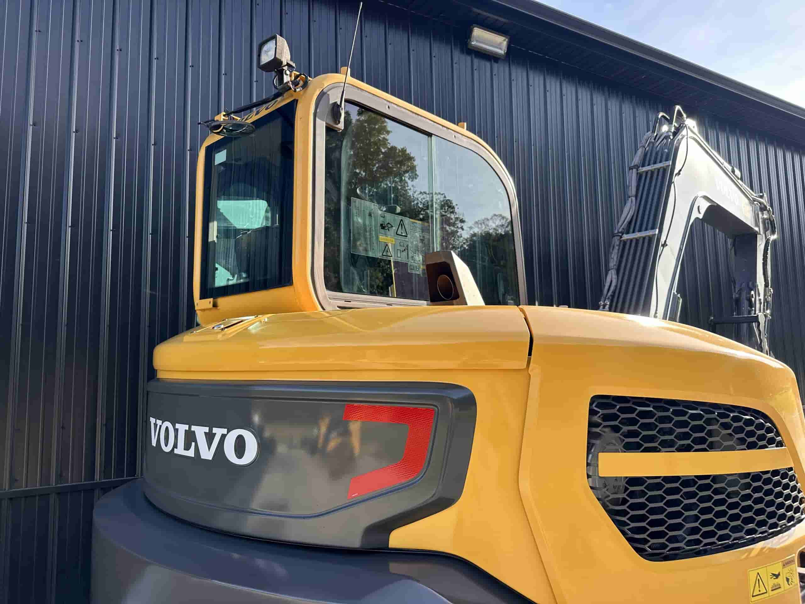 2017 VOLVO ECR88D
